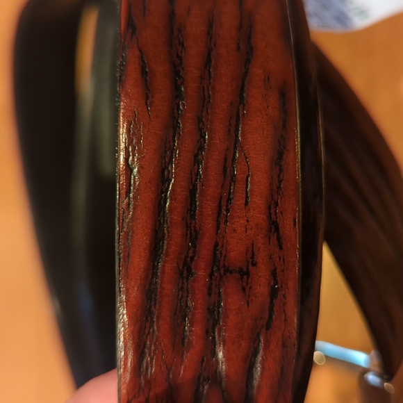 Beautiful Brown and black reversible Jos A Bank belt with silver buckle size 46 - Picture 2 of 5